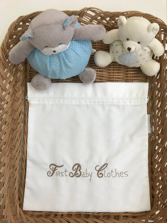 Saco da Primeira Roupa do Bebe Bordado à Mão