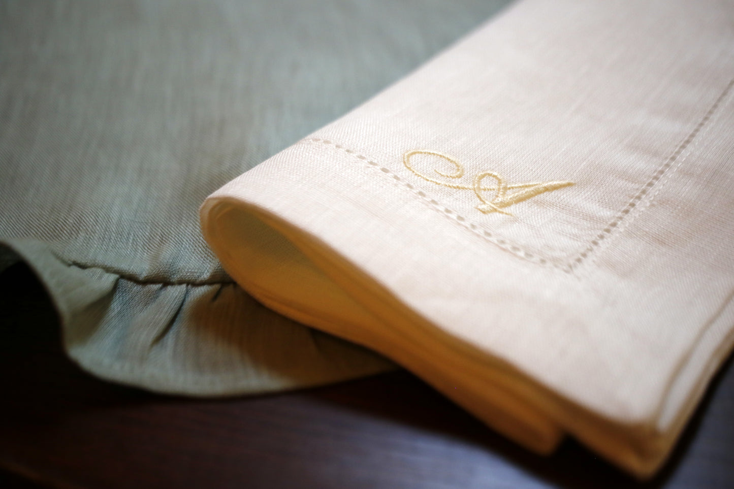 Guardanapo Bainha Aberta com Inicial em Linho Certificado
