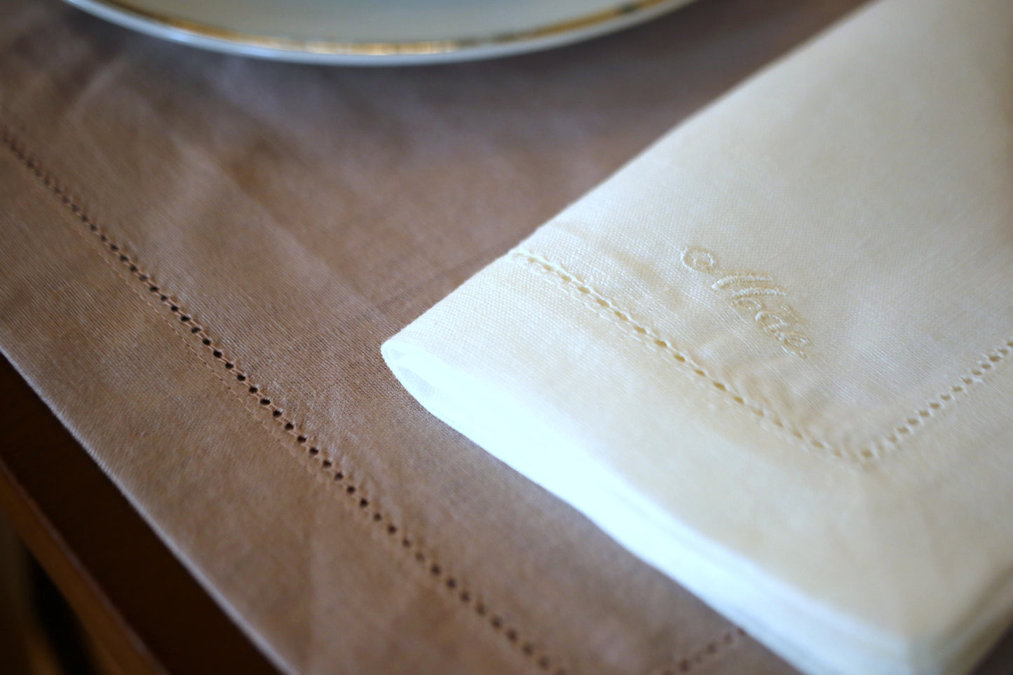 Guardanapo Bainha Aberta com Inicial em Linho Certificado