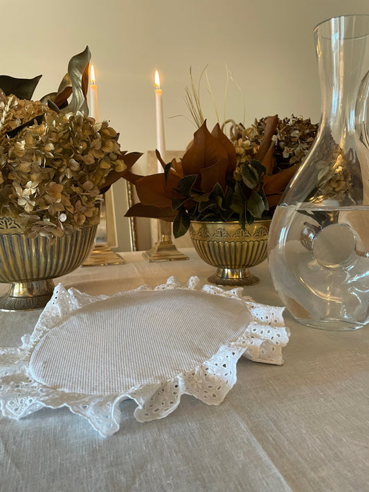 Base Oval em Piquet e Folho Bordado Inglês