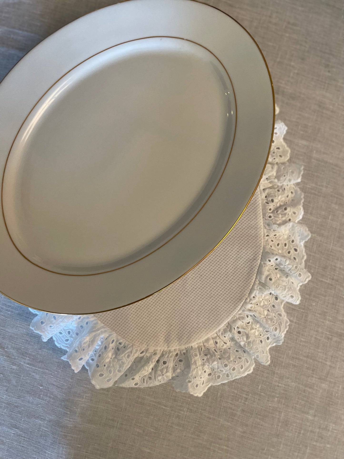 Oval Base in Piquet and English Embroidery Frill