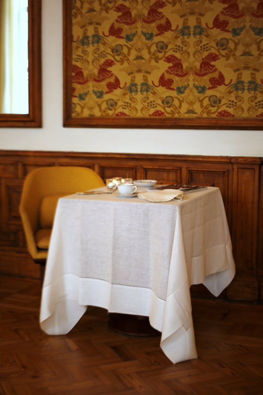 Toalha de Mesa em Linho com Bainha Aberta à Mão