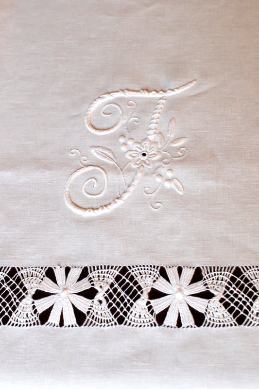 Caminho Bordado à Mão