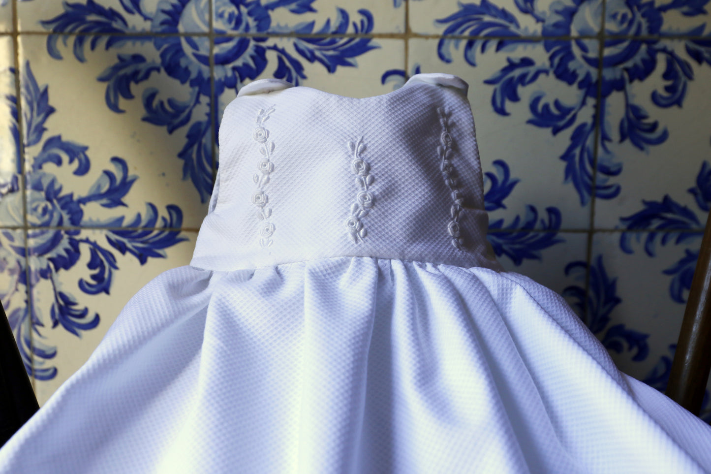 Saial / Vestido Bordado à Mão na Lixa