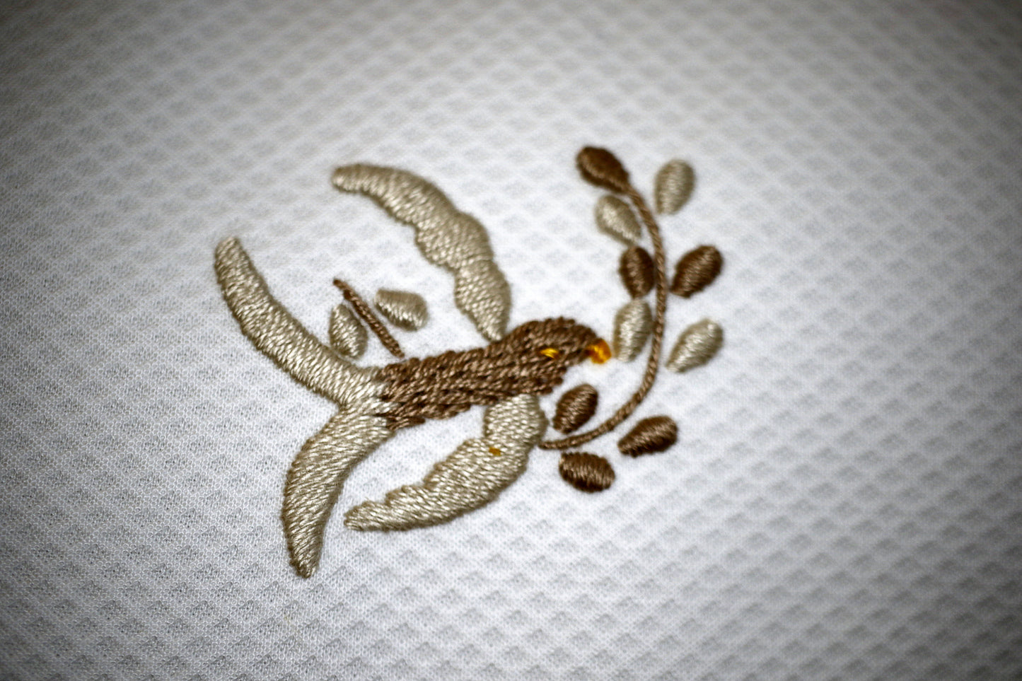 Colcha Pássaros Bordada à Mão de Berço