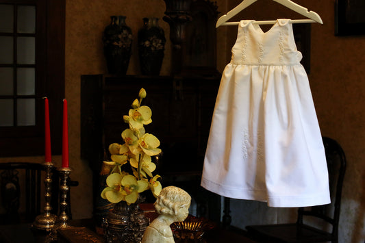 Saial / Vestido Bordado à Mão na Lixa